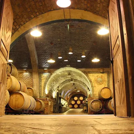 Takler Kuria 4* Szekszárd