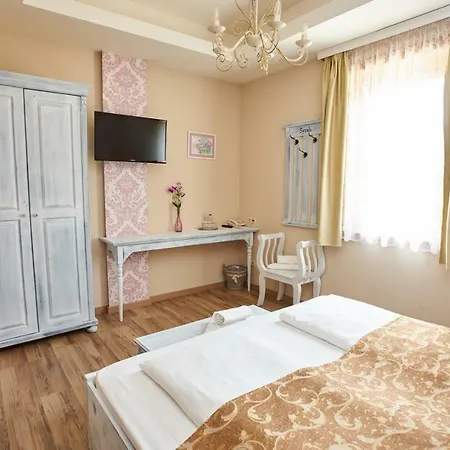 Takler Kuria 4* Szekszárd