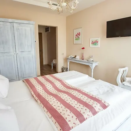 게스트하우스 Takler Kuria 4*