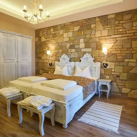 Takler Kuria 4* Szekszárd