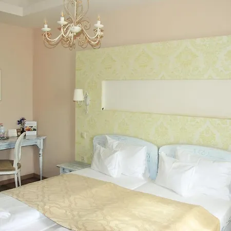 Takler Kuria 4* Szekszárd